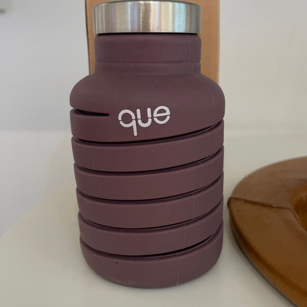 que travel water bottle